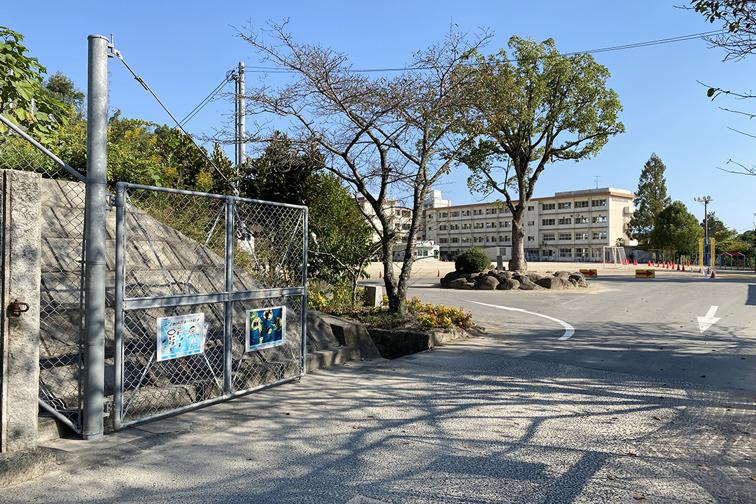 遺芳丘小学校