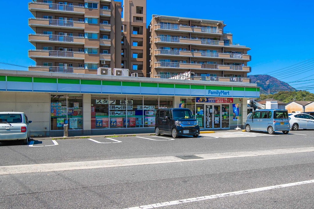 ファミリーマート 中深川店
