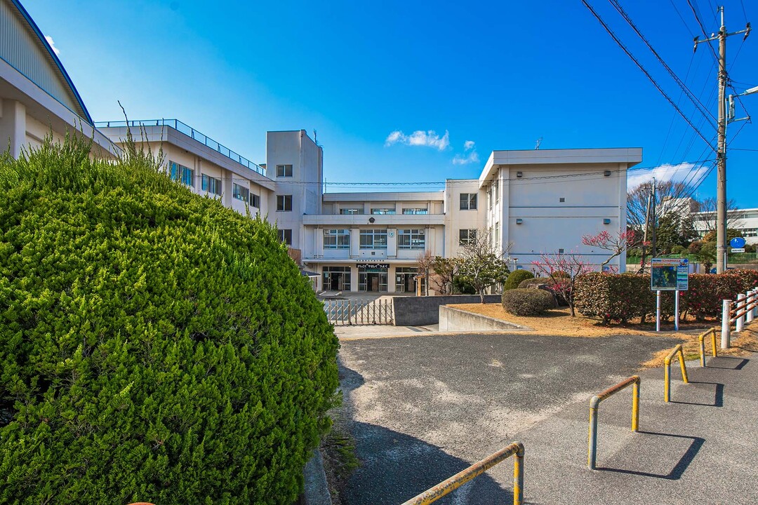 平岩小学校