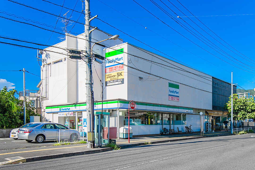 ファミリーマート 安芸鶴江店