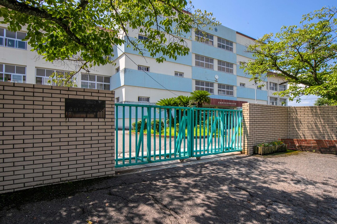 五日市南小学校